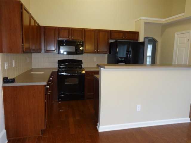 301 Summerstone Ct - Photo 3 of 14