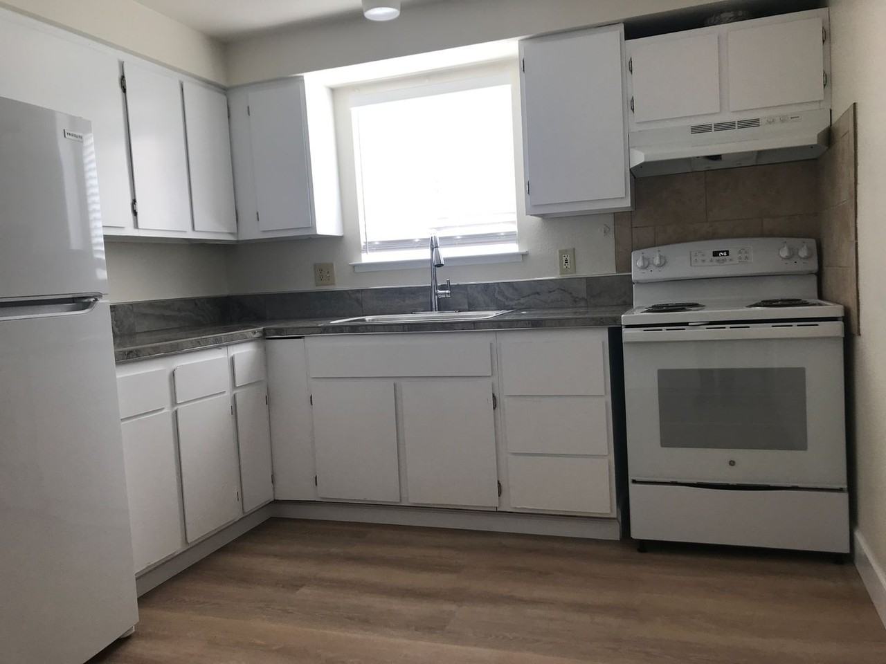 1325 Carville Dr - Photo 2 of 11