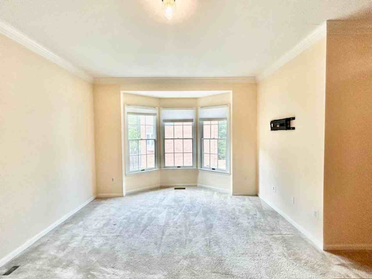 7503 Westmore Dr - Photo 3 of 38