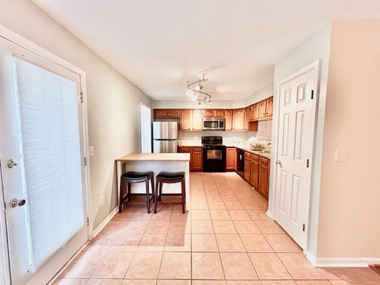 7503 Westmore Dr - Photo 5 of 38