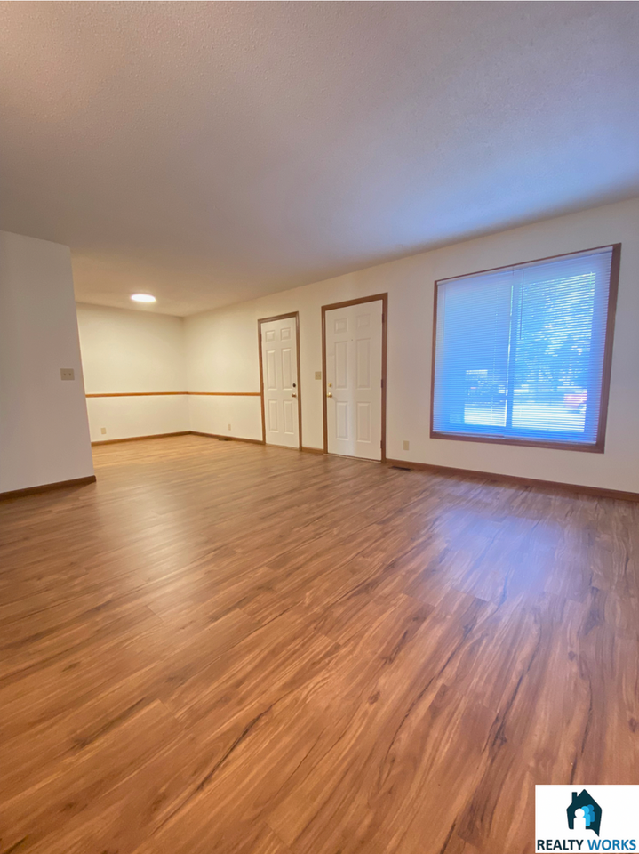 5624-5626 S 38th St - Photo 3 of 22