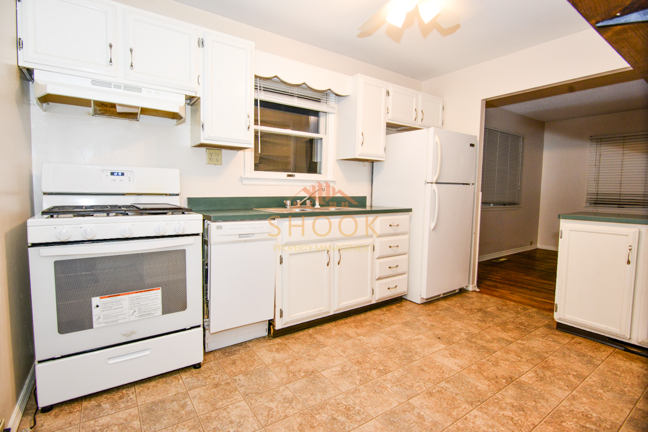 1031 Tulip Ln - Photo 4 of 9