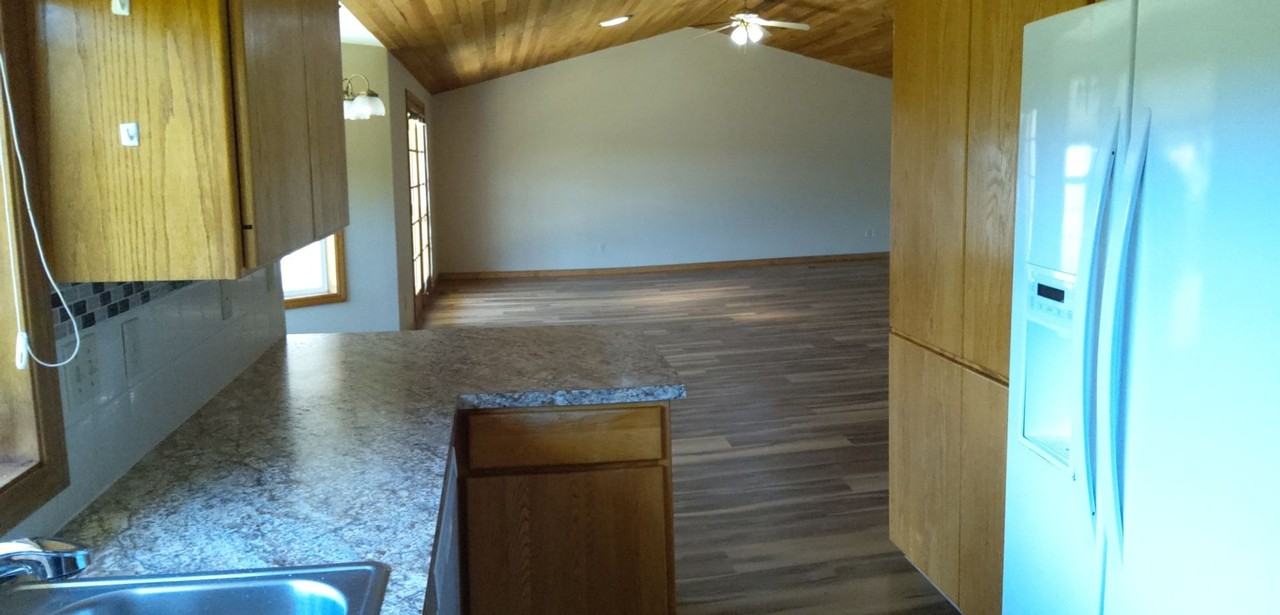 2022 16th Ave Se - Photo 3 of 7