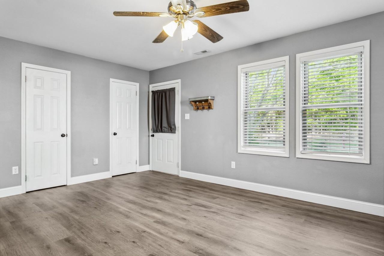 409 Goosley Rd - Photo 4 of 23