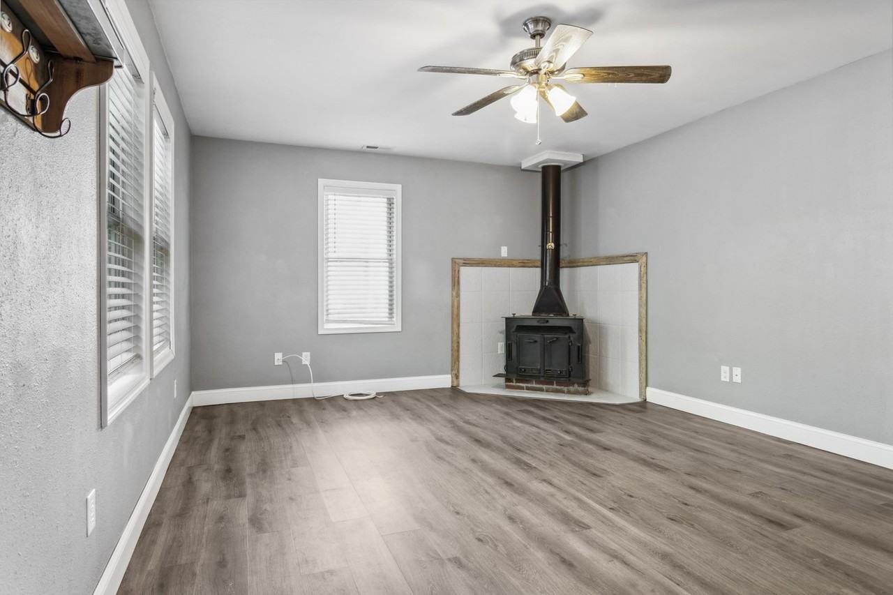 409 Goosley Rd - Photo 5 of 23