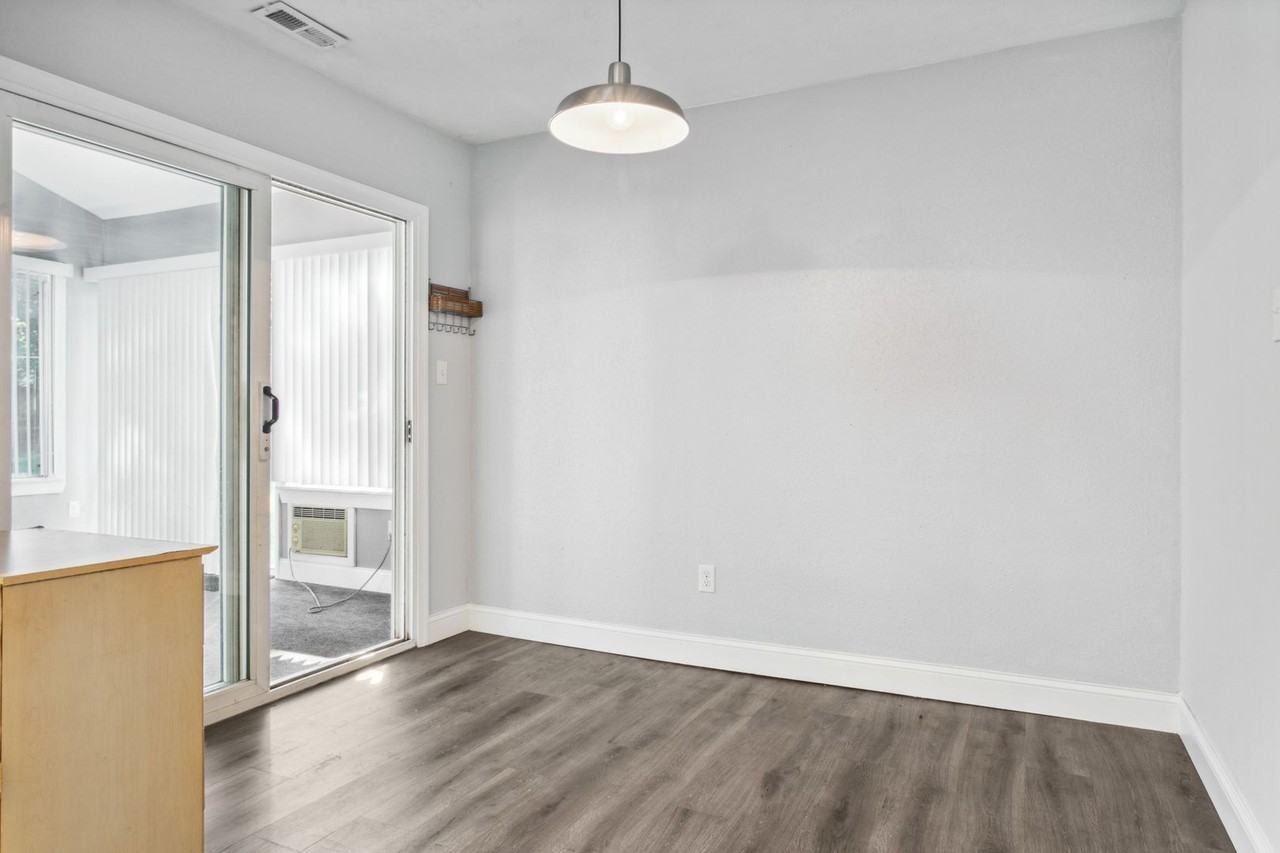 409 Goosley Rd - Photo 7 of 23