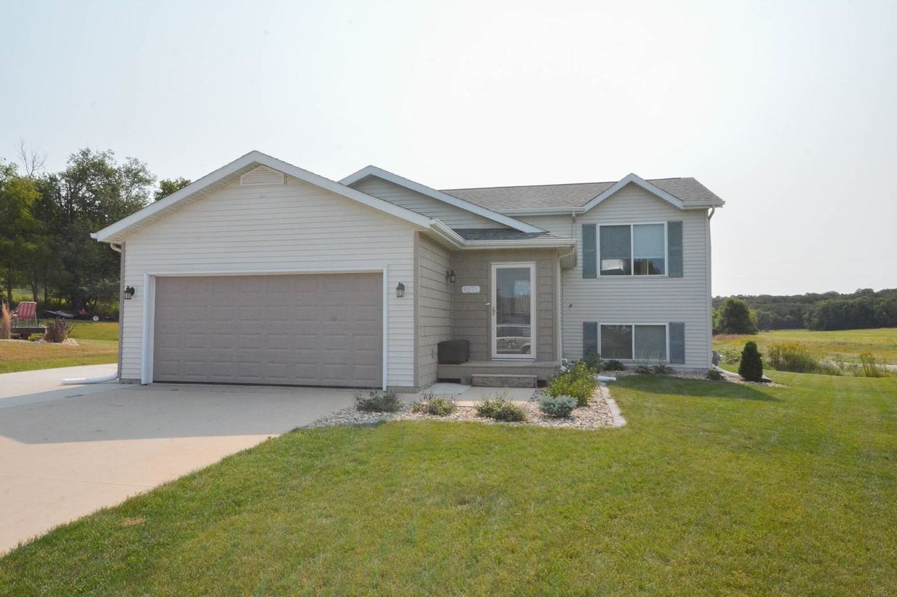 4271 Trumpeter Dr Se - Photo 4 of 20