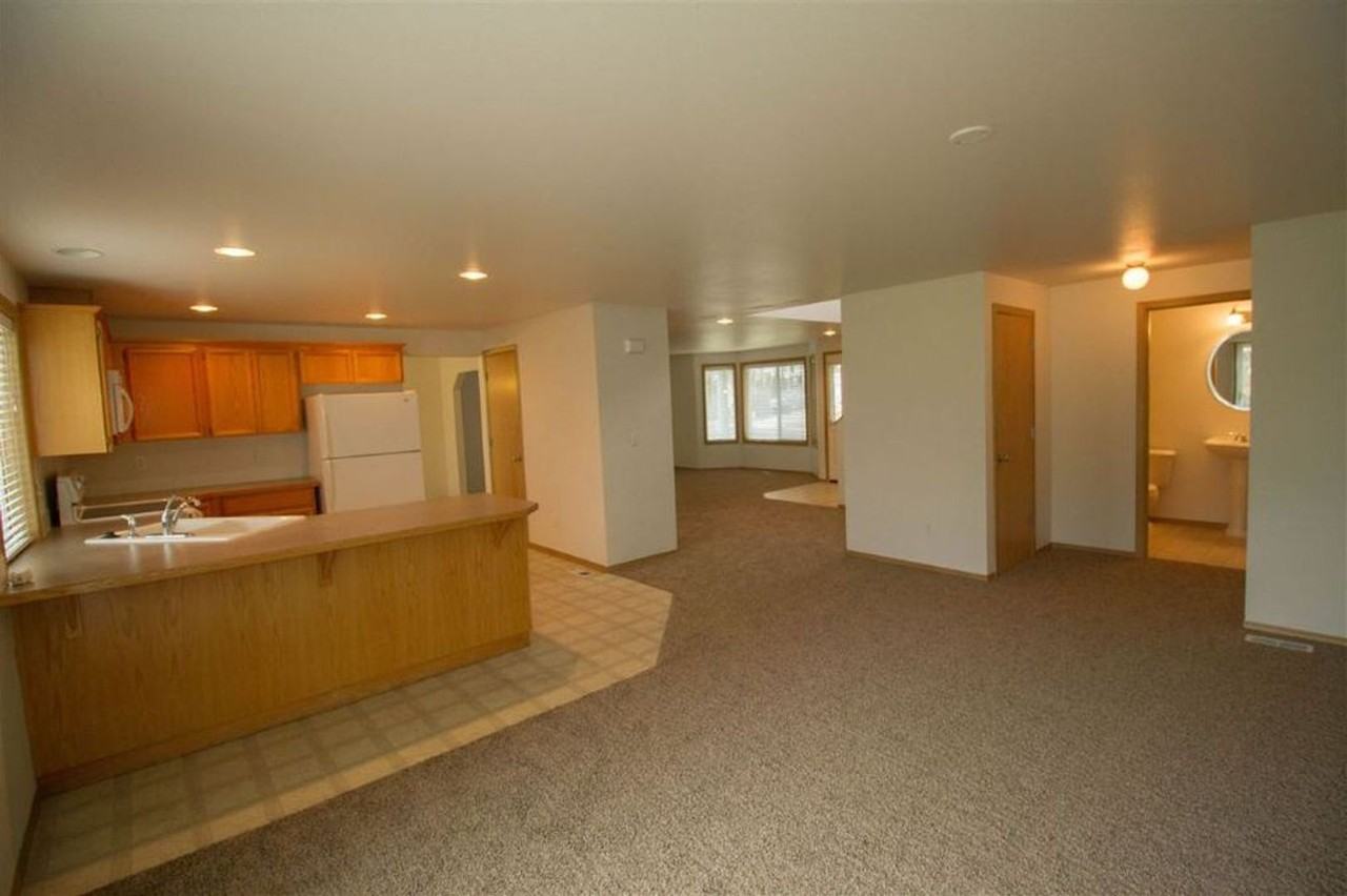 9511 W Caelen Ave - Photo 3 of 22