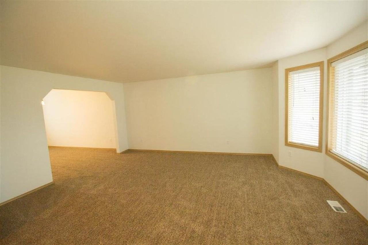 9511 W Caelen Ave - Photo 4 of 22