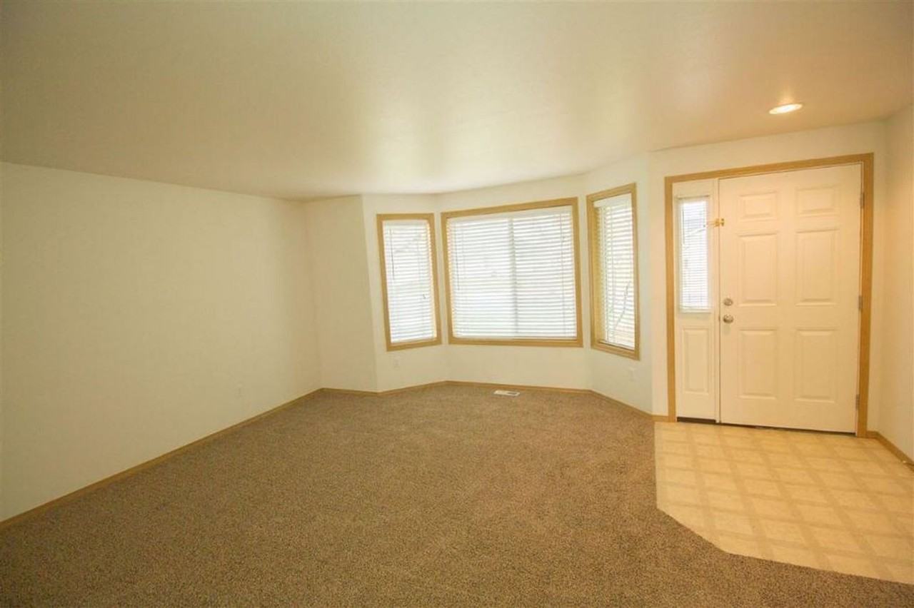 9511 W Caelen Ave - Photo 5 of 22