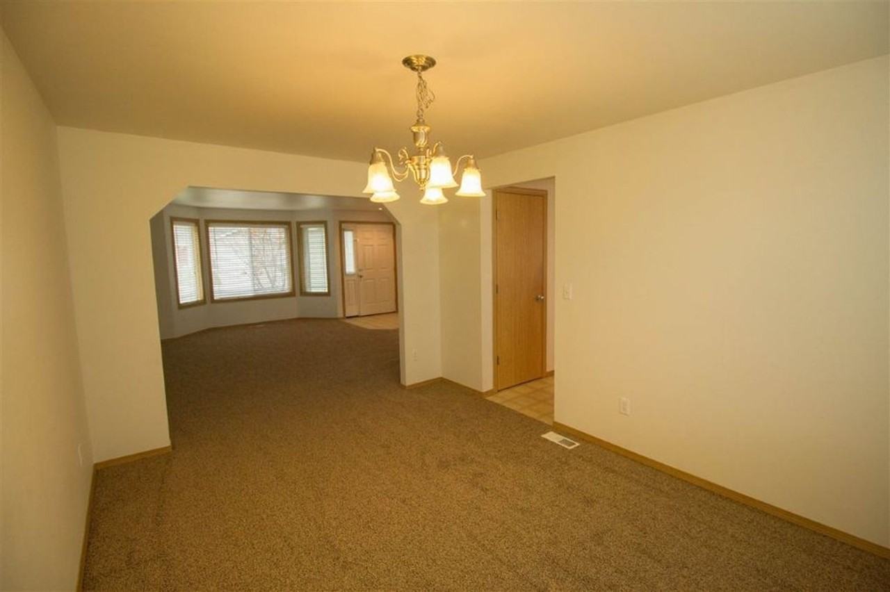 9511 W Caelen Ave - Photo 6 of 22