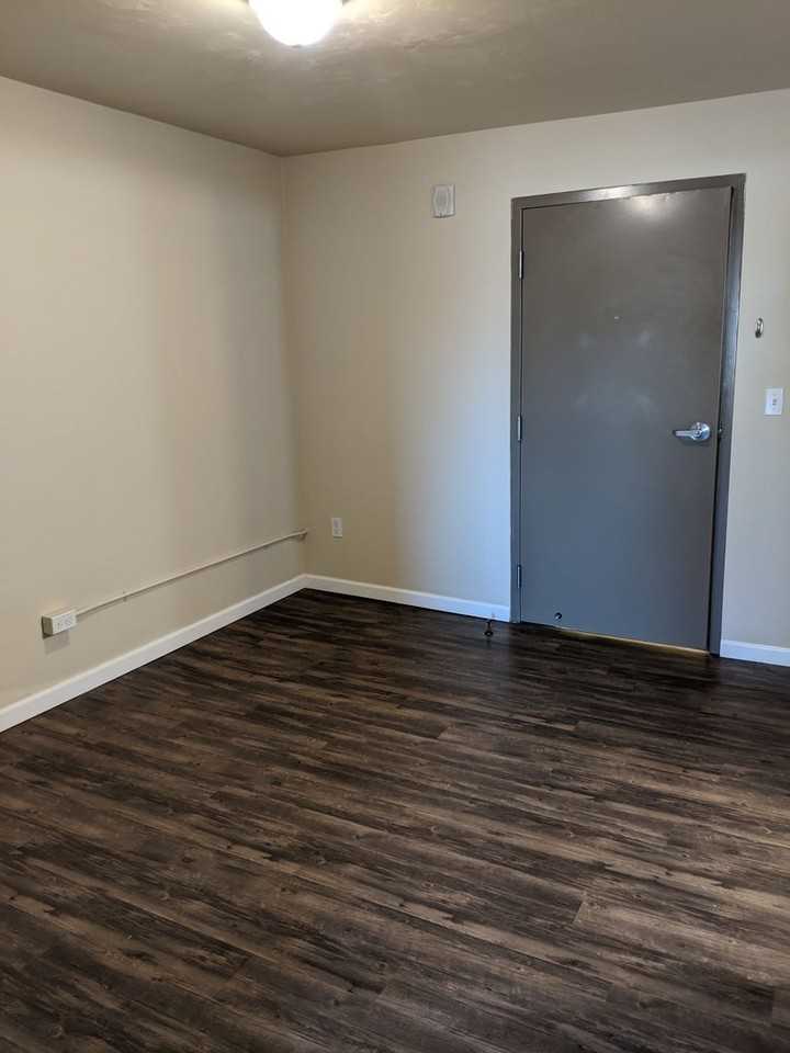 307 Main St #5 - Photo 3 of 9