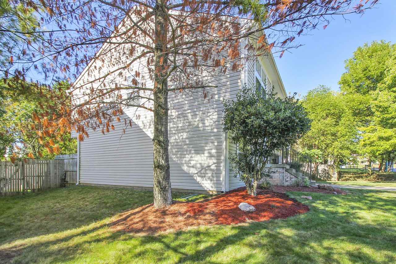 102 W Deer Park Rd - Photo 7 of 50