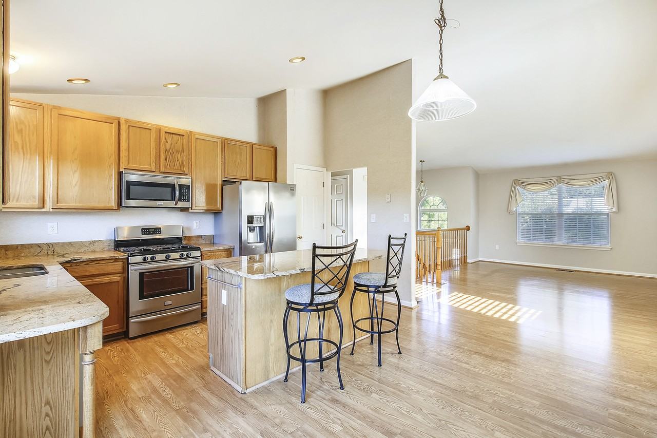 102 W Deer Park Rd - Photo 3 of 50