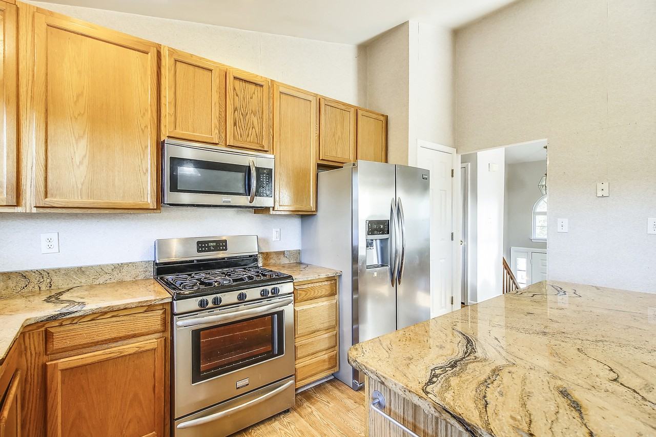 102 W Deer Park Rd - Photo 5 of 50