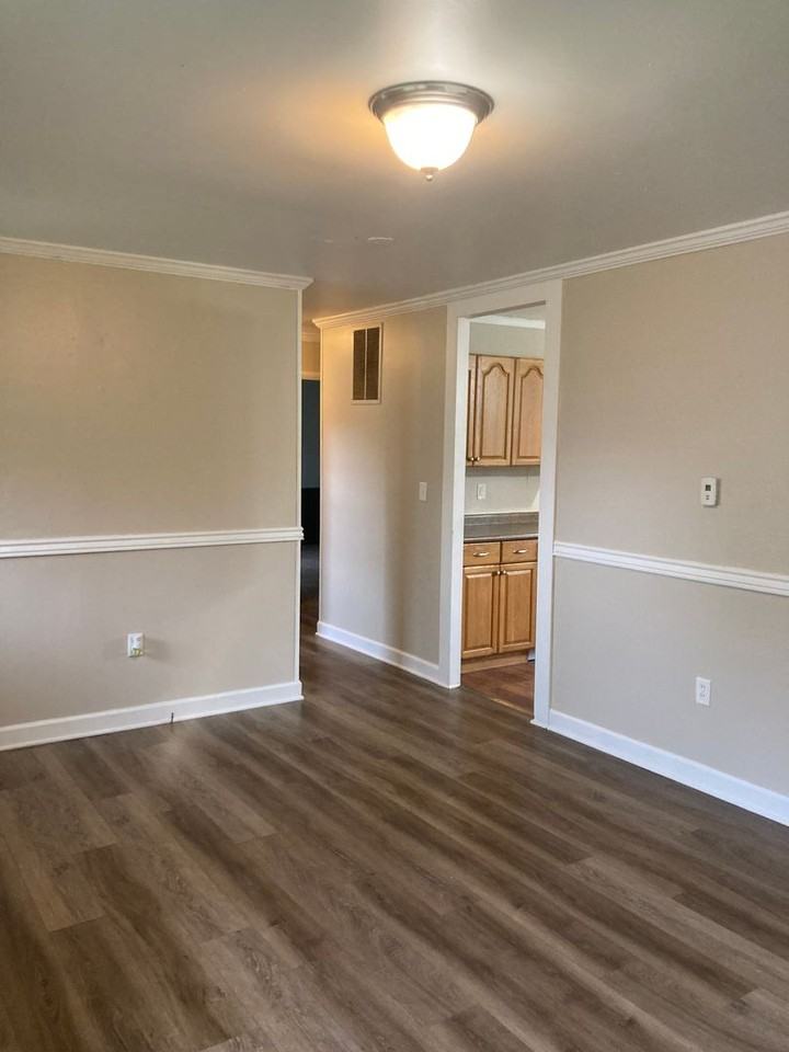210 8th St E - Photo 3 of 11