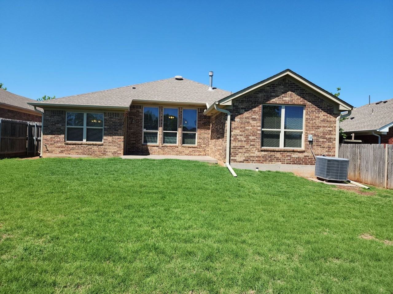 2416 Arbor Dr - Photo 2 of 17