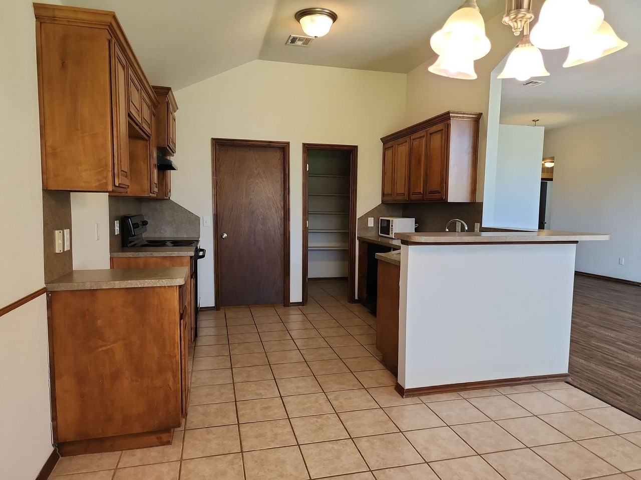 2416 Arbor Dr - Photo 6 of 17
