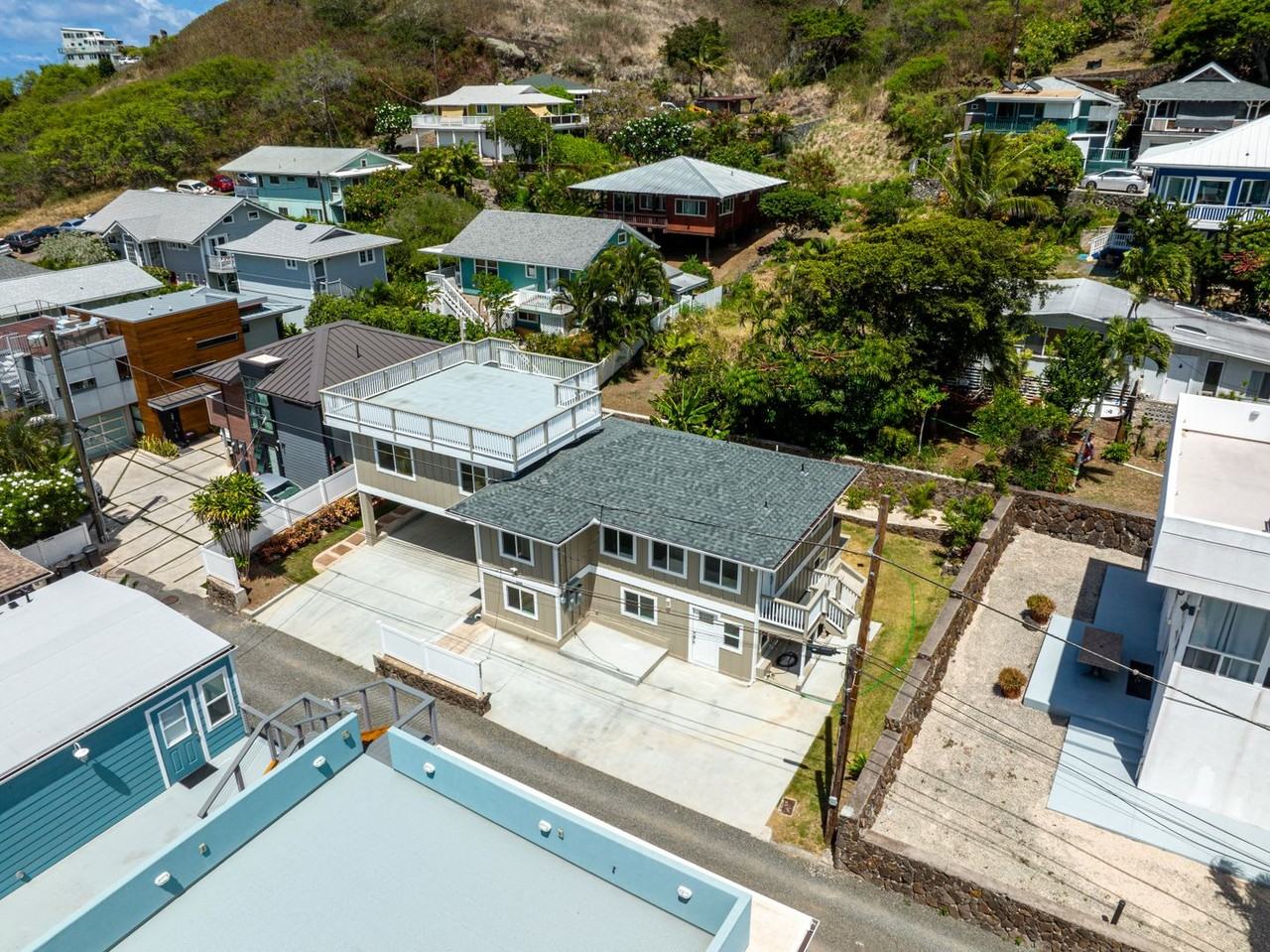 4 bedroom 2 bath home, approx 1500 sq ft. with 4 car parking. - Photo 2 of 26