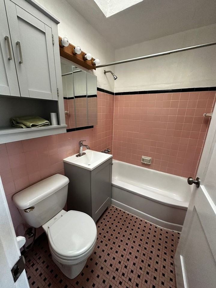 6239 Gillespie St - Photo 3 of 14