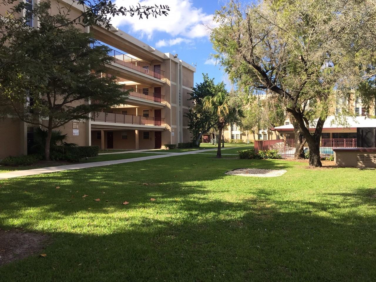 Coral Haven Apartments - Photo 2 of 10