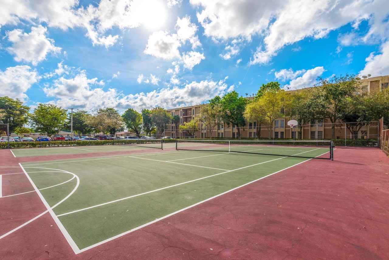 Coral Haven Apartments - Photo 5 of 10