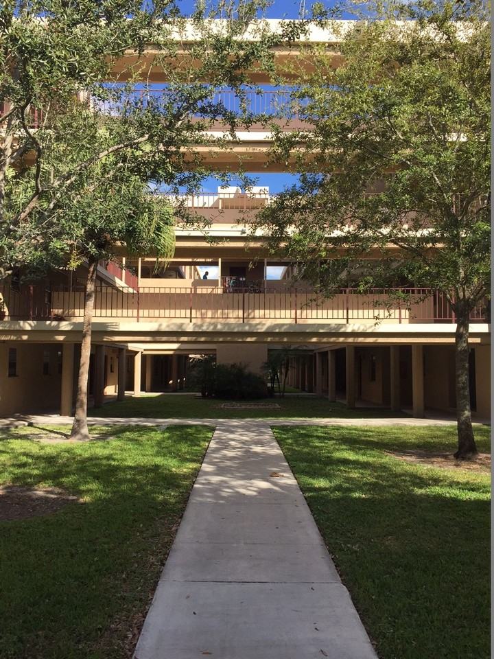 Coral Haven Apartments - Photo 6 of 10