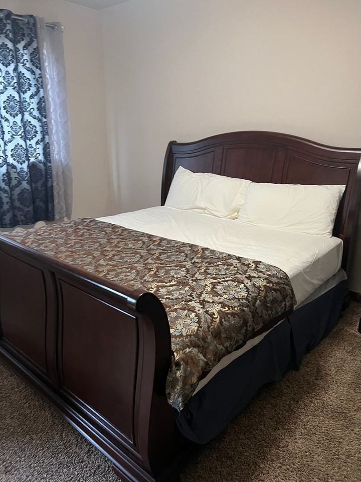 5691 Meadow View Ct - Photo 2 of 12