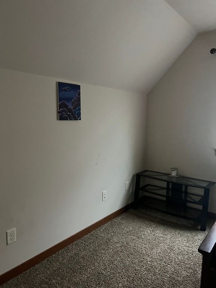 5691 Meadow View Ct - Photo 3 of 12