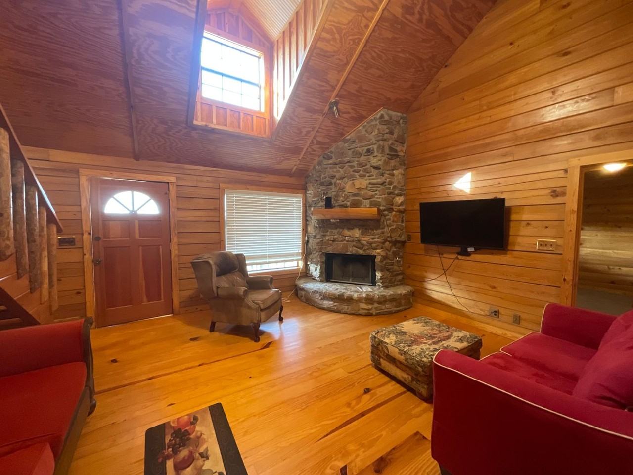 103 Beach Dr - Photo 2 of 33