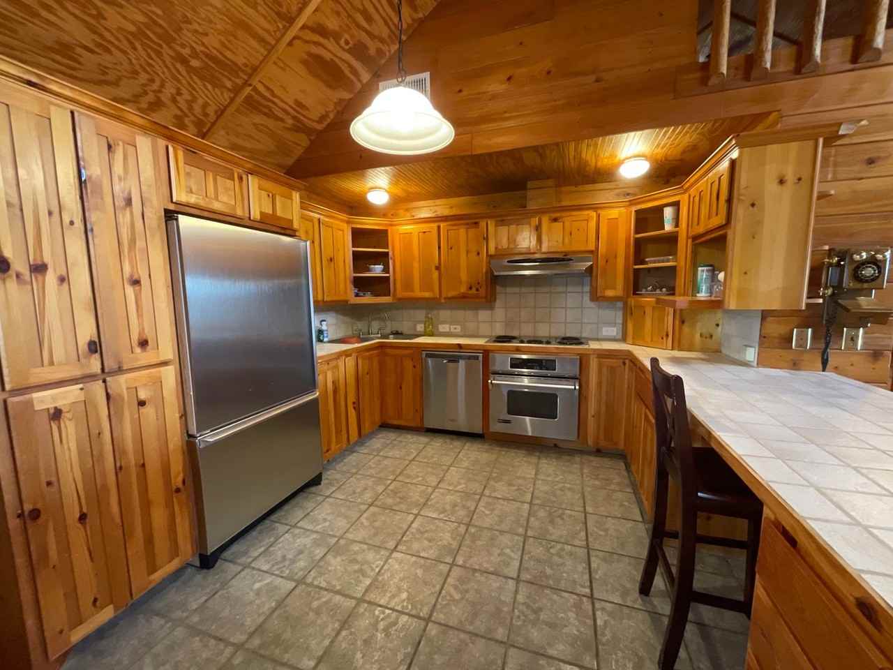 103 Beach Dr - Photo 7 of 33