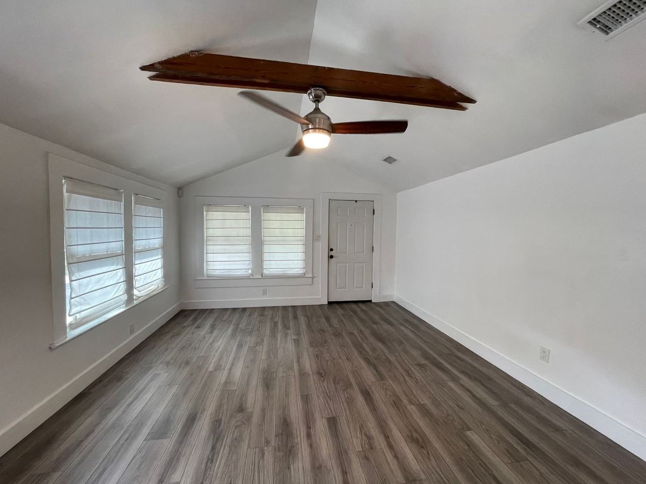 1909 W Belmont St - Photo 3 of 21