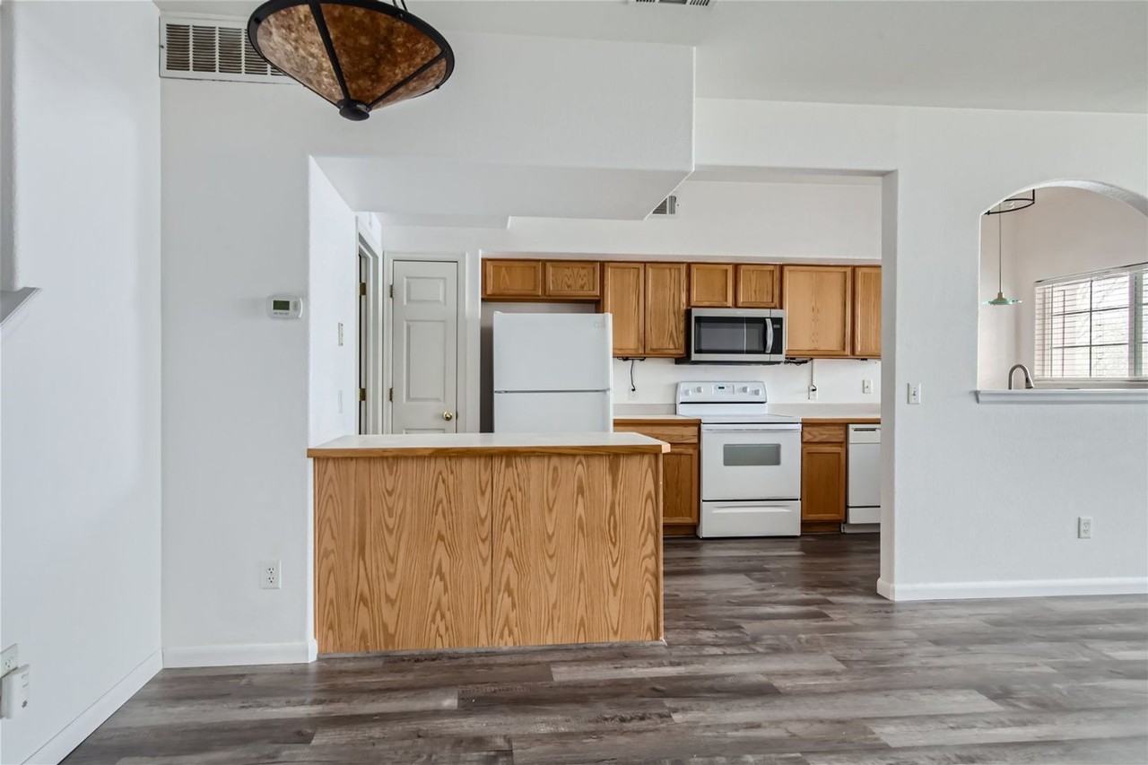 9488 E Florida Ave - Photo 4 of 25