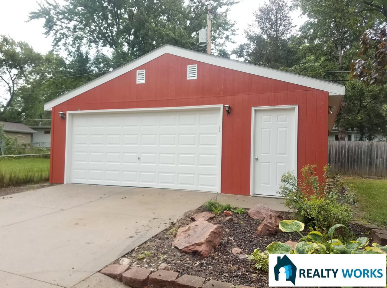 632 N 68th St - Photo 3 of 8