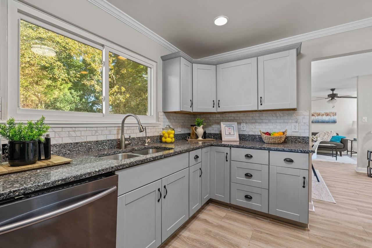 408 Lineberry Rd - Photo 3 of 50