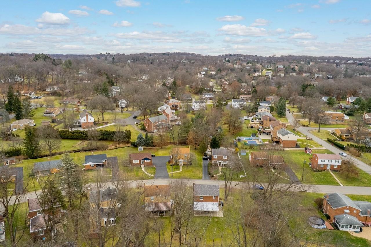 7995 Remington Dr - Photo 4 of 16