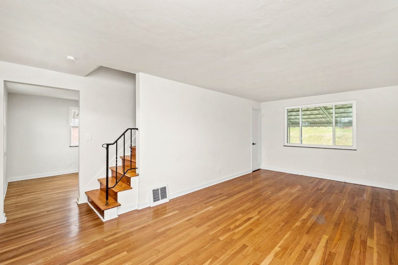 7995 Remington Dr - Photo 6 of 16