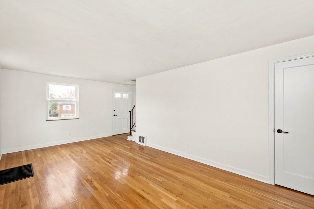 7995 Remington Dr - Photo 7 of 16