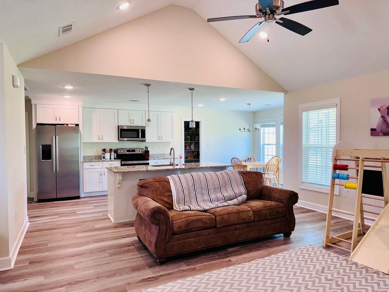 2619 Naples Ln - Photo 2 of 12