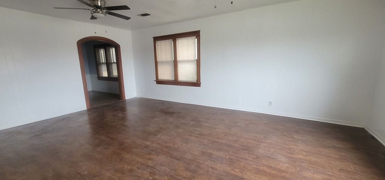 705 4th Ave - Photo 3 of 12