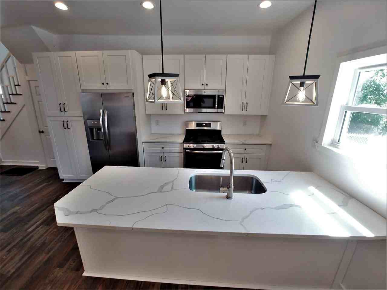 410 Walter St - Photo 2 of 21