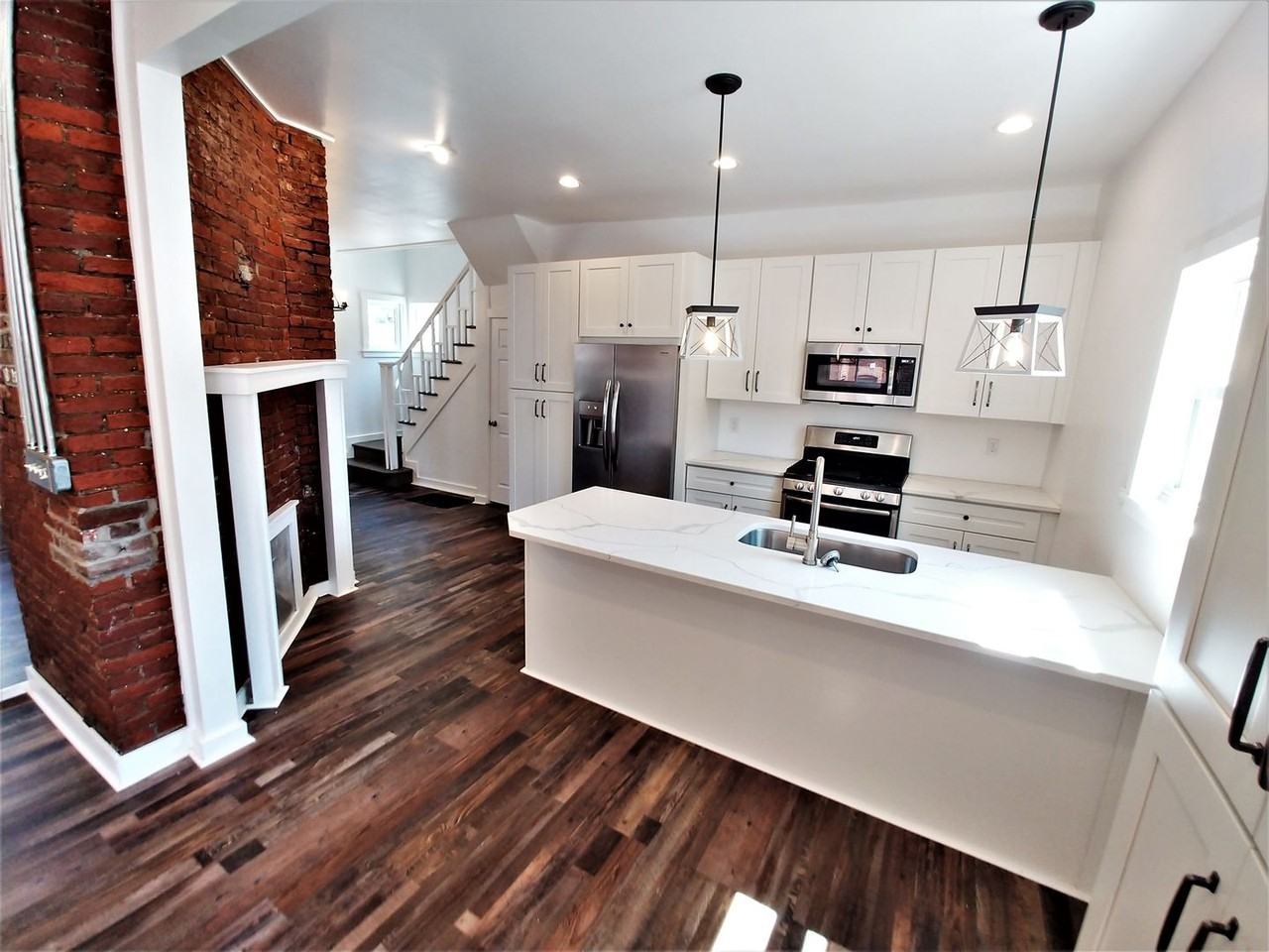 410 Walter St - Photo 3 of 21