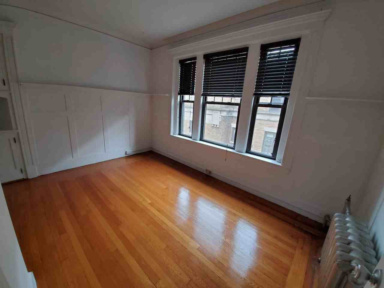 442 Park Dr - Photo 2 of 6