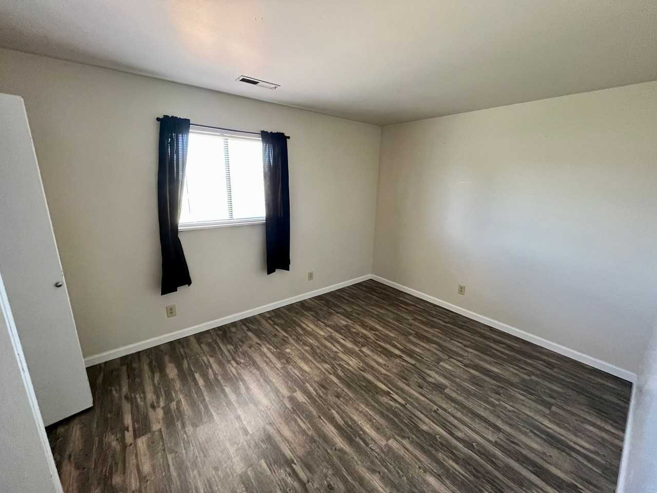 207 Eldon St #17 - Photo 6 of 12