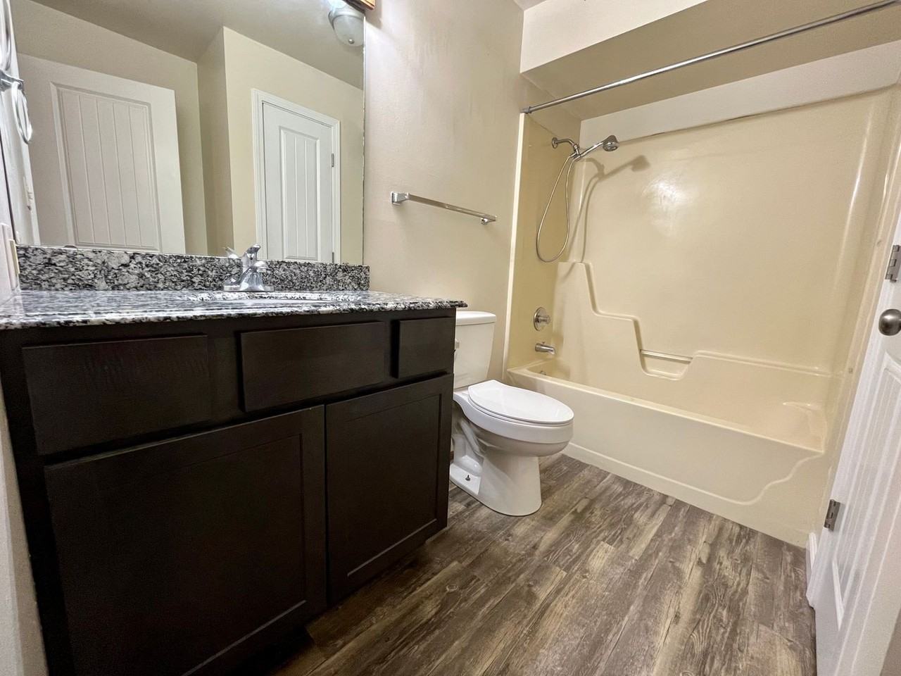 207 Eldon St #17 - Photo 7 of 12