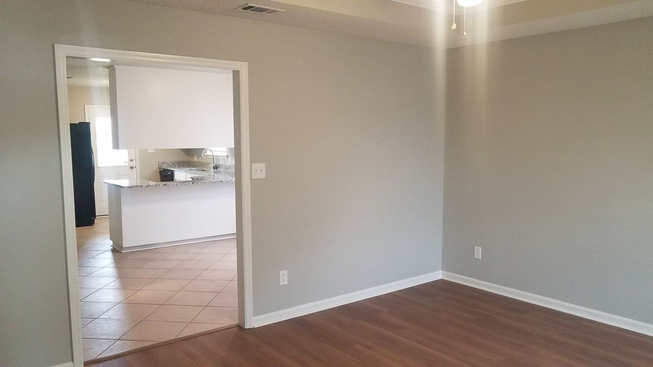 4216 Abingdon Ct - Photo 4 of 12