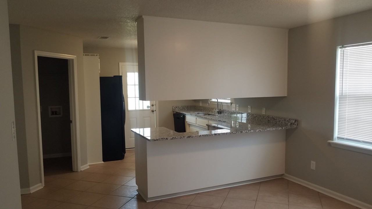 4216 Abingdon Ct - Photo 5 of 12