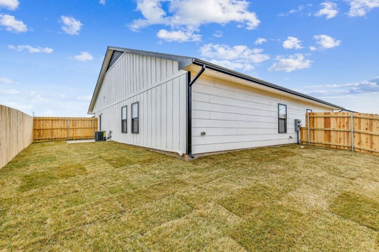 4640 S Kessler Cir - Photo 2 of 8