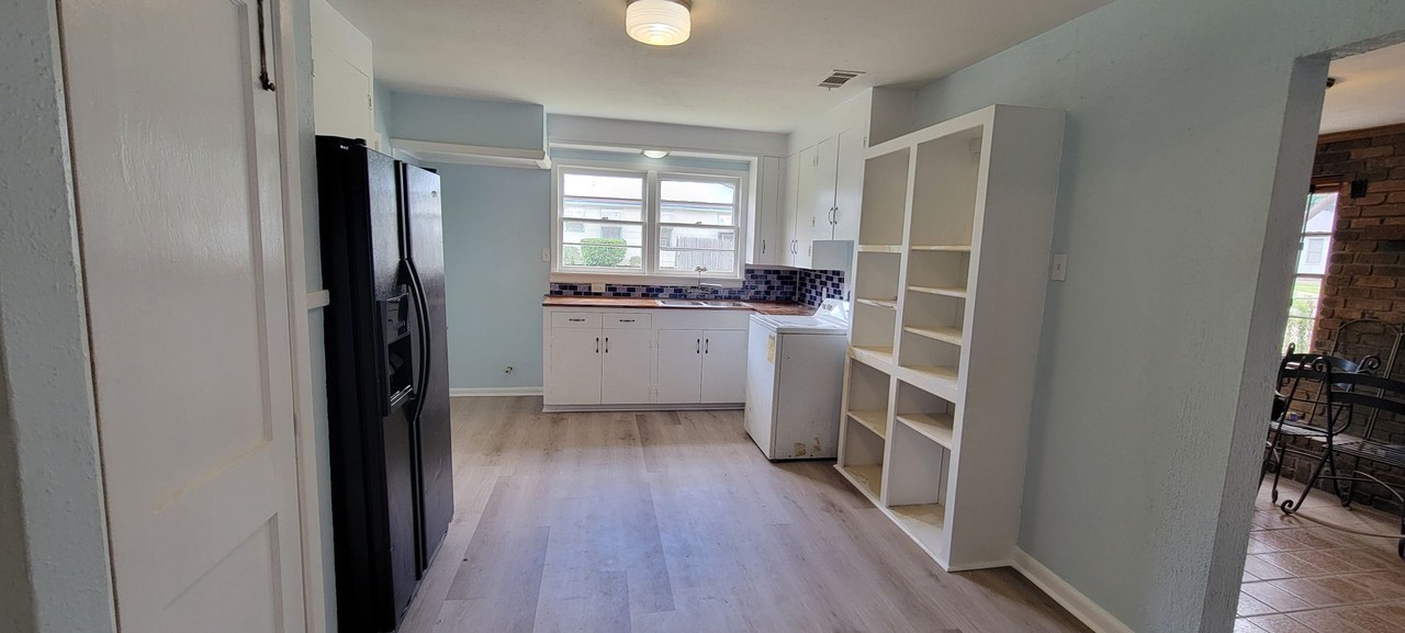 1850 Doris St - Photo 2 of 9