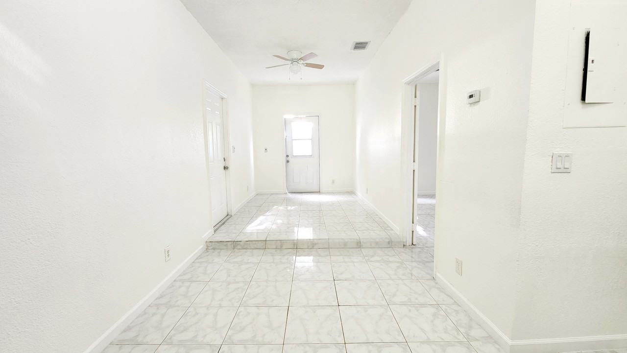 421 W Evanston Cir #NA - Photo 4 of 27